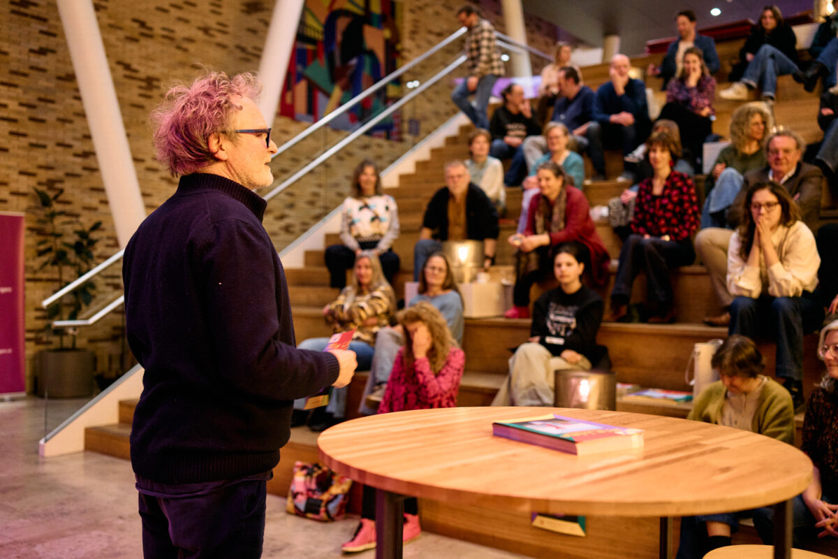 Regisseur Kees Scholten vertelt over Bie Lisa. Foto: Marijn Boeré.